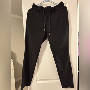 Woman’s Lululemon On the Fly Pant 28” Black Jogger Pants